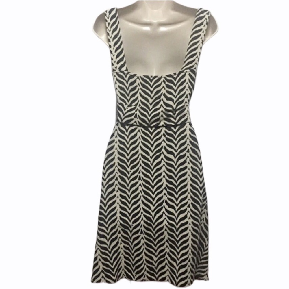 🚫SOLD🚫DVF Black & White Jacquard Boyd Dress - Picture 2 of 5